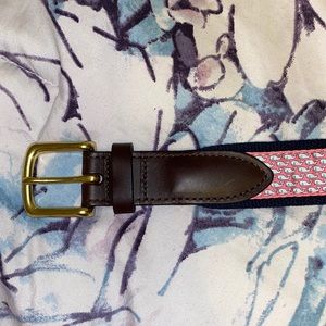 men’s vineyard vines belt in great condition!